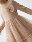 Iga beige dress – close-up of the tulle bow at the chest and gathered tulle skirt
